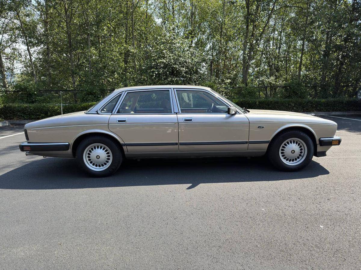Jaguar-vanden-plas-1988-8