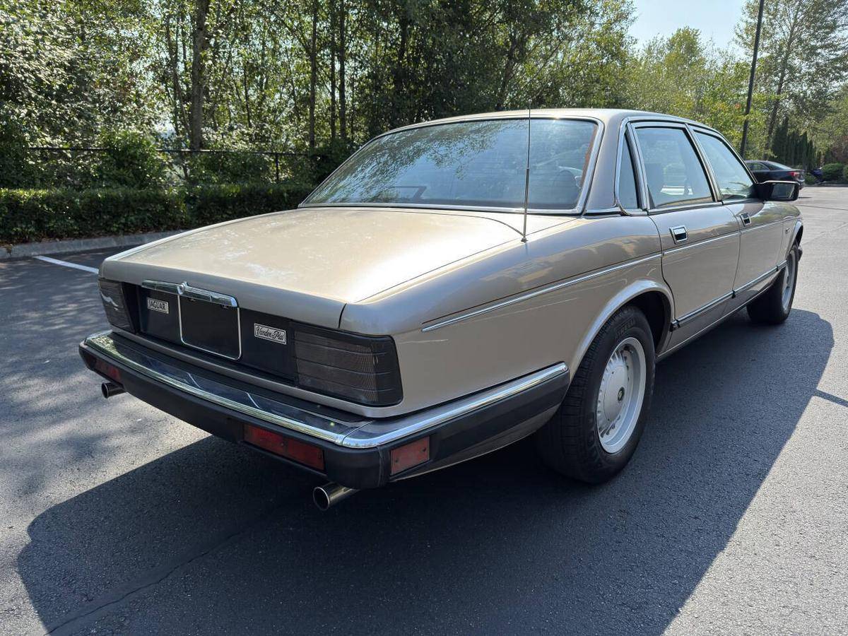 Jaguar-vanden-plas-1988