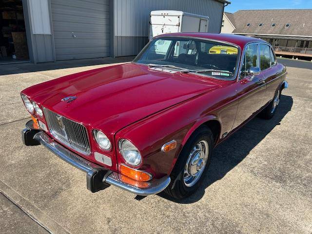 Jaguar-xj12-1973-red-1