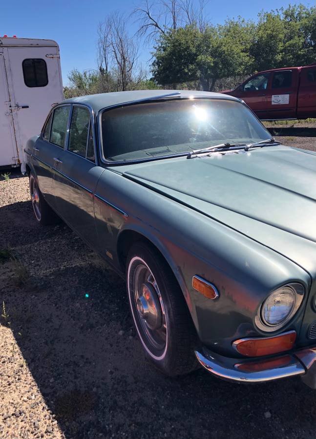 Jaguar-xj6-1970-3