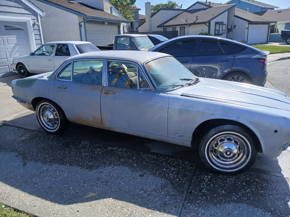 Jaguar-xj6-1972-grey-1