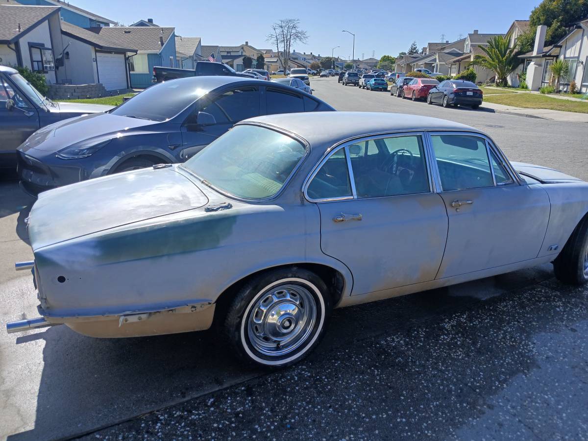 Jaguar-xj6-1972-grey-2