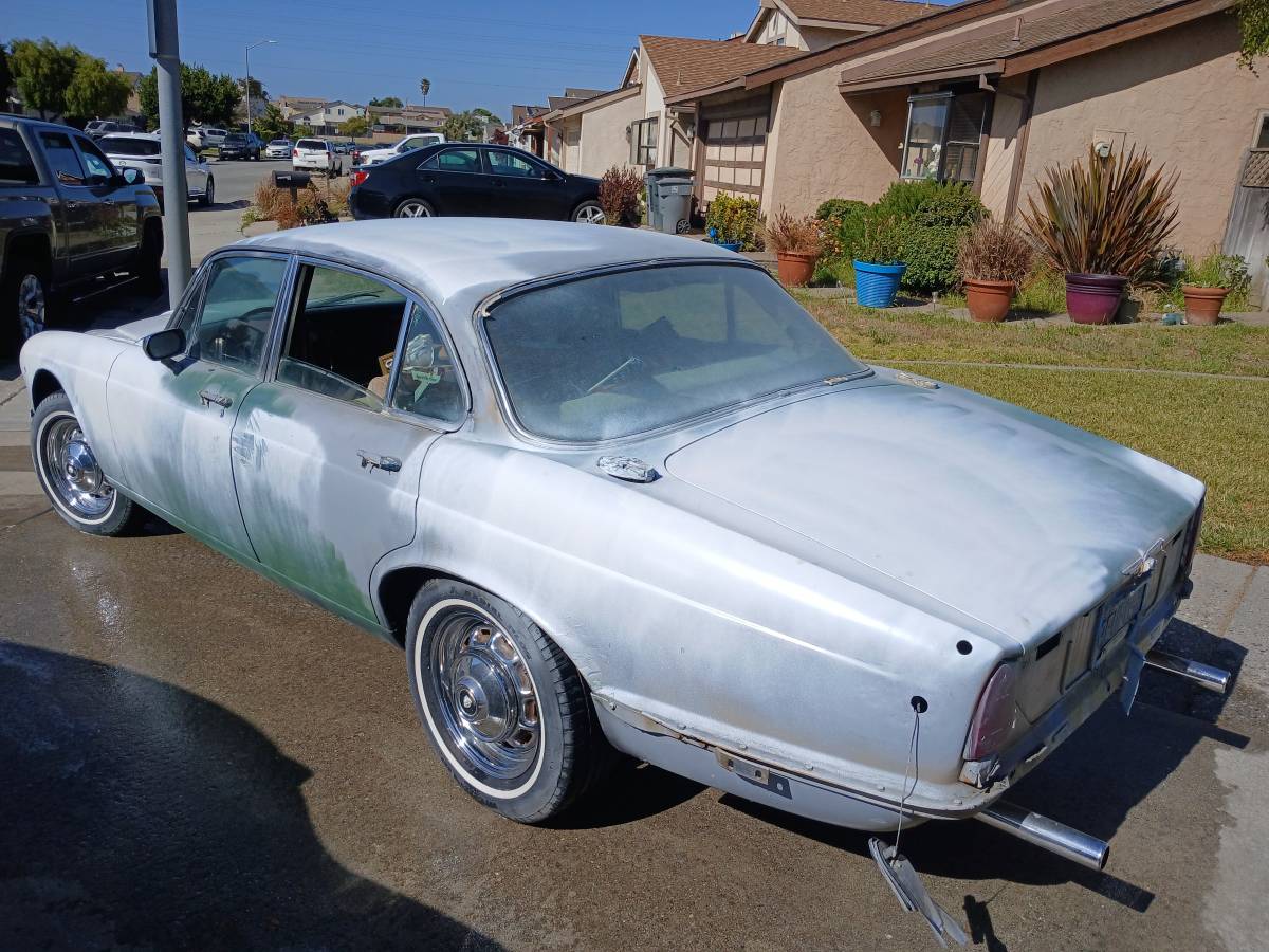 Jaguar-xj6-1972-grey-3