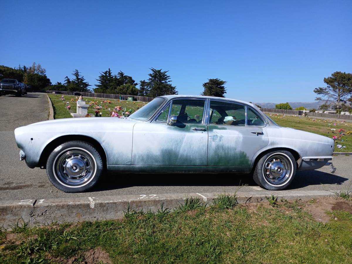 Jaguar-xj6-1972-grey-4