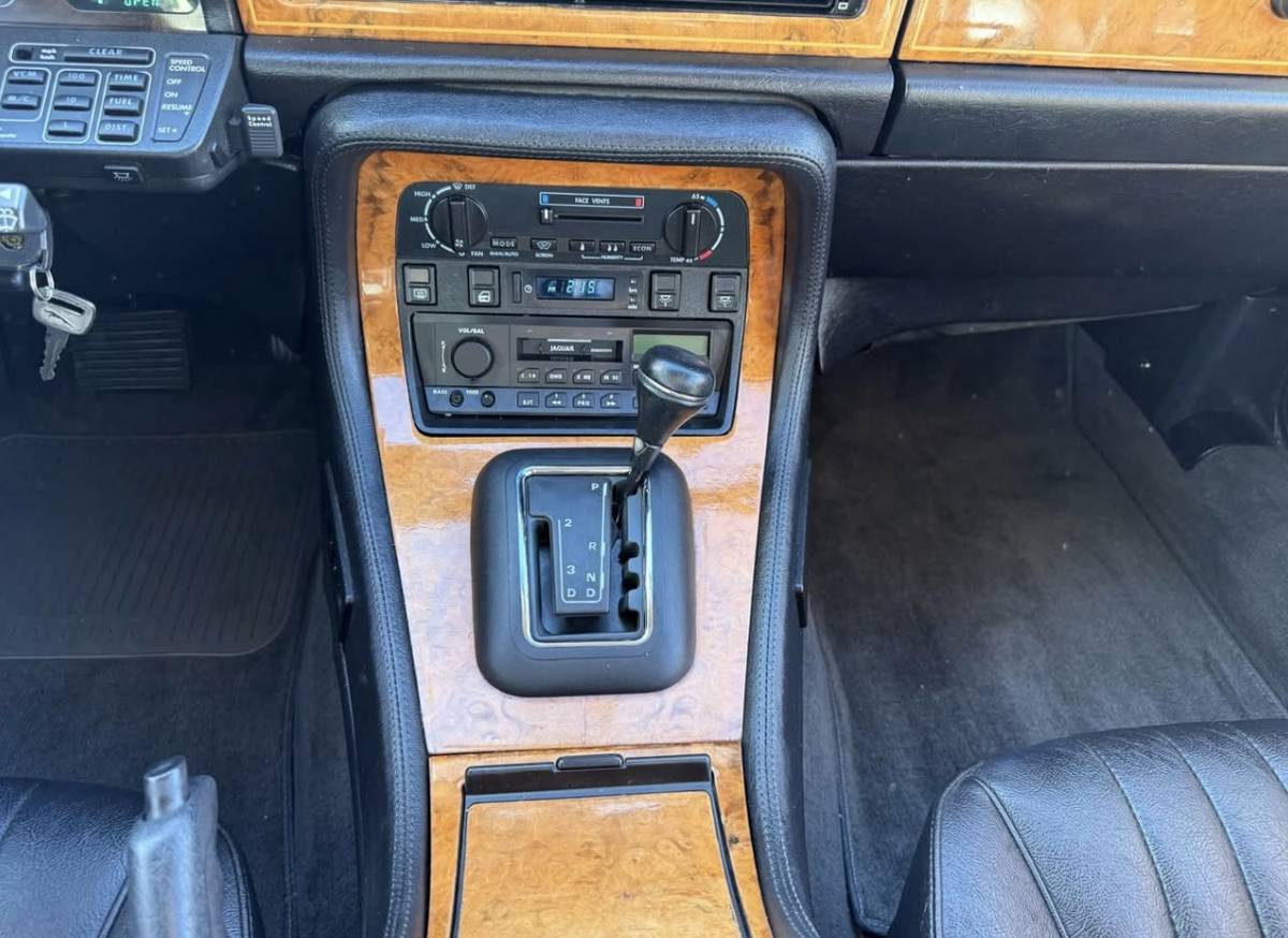 Jaguar-xj6-1988-6