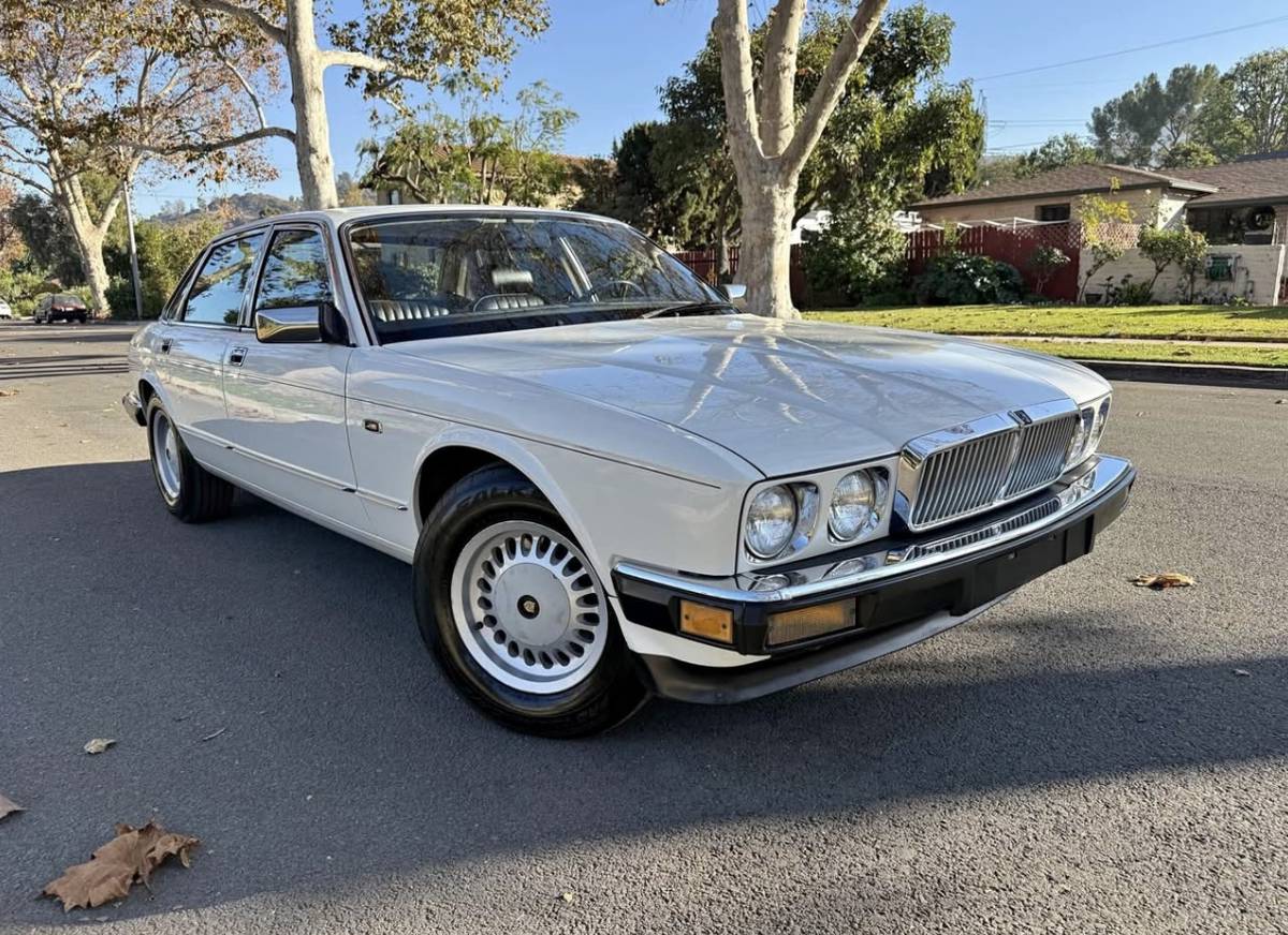 Jaguar-xj6-1988