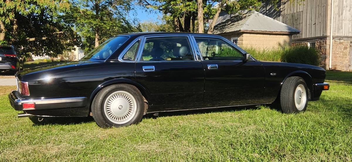 Jaguar-xj6-1993-black-14