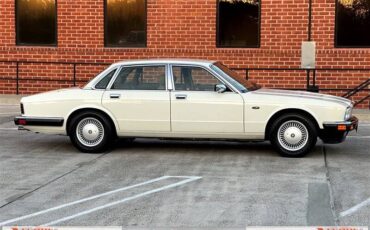Jaguar-xj6-1993-white-9