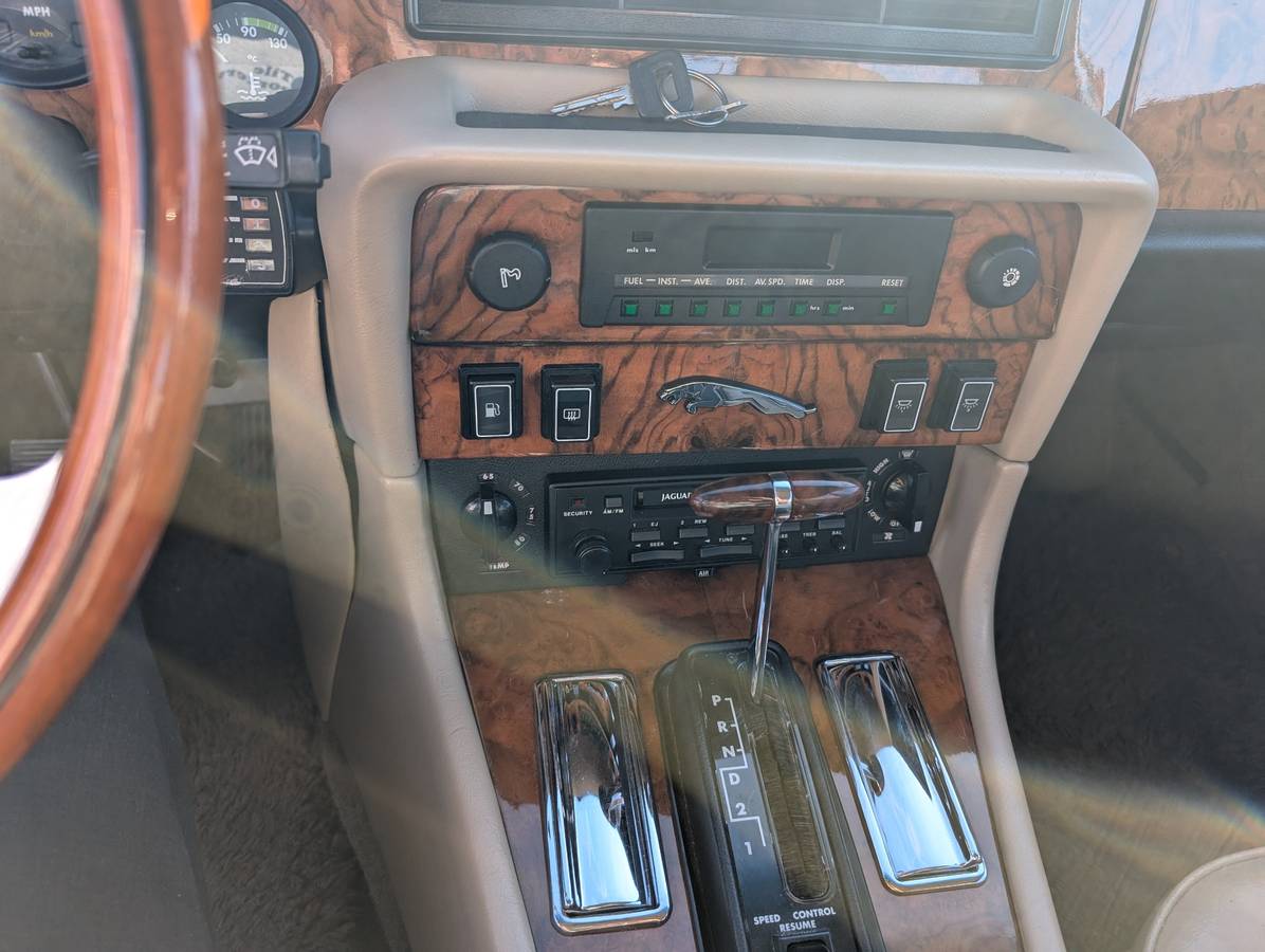 Jaguar-xj6-vanden-plas-1987-custom-4