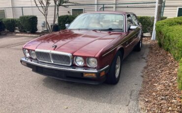 Jaguar-xj6-vanden-plas-majestic-1989-red-1