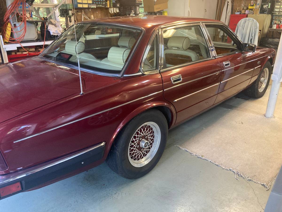 Jaguar-xj6-vanden-plas-majestic-1989-red-2