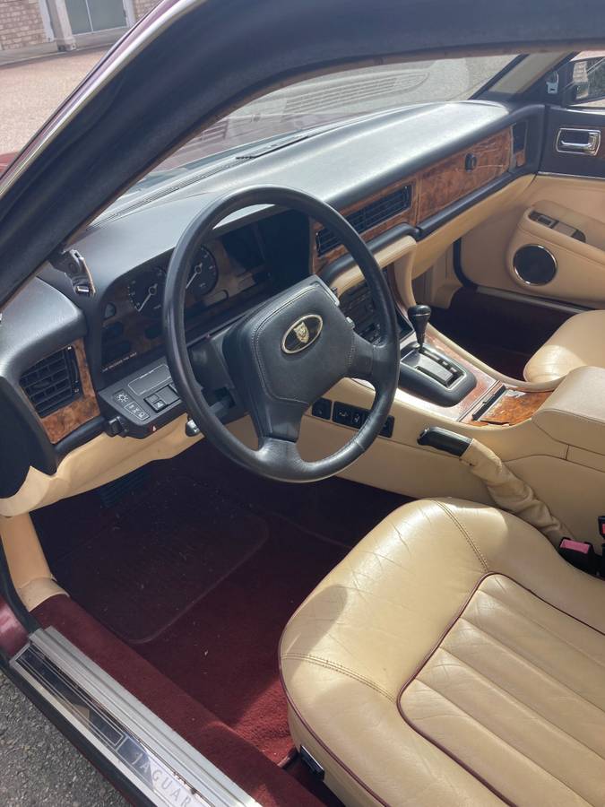 Jaguar-xj6-vanden-plas-majestic-1989-red-5