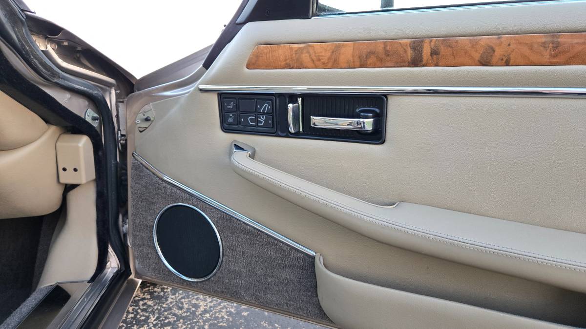 Jaguar-xjs-1994-custom-30