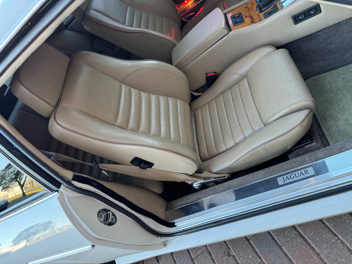 Jaguar-xjs-classic-collection-coupe-1991-white-11
