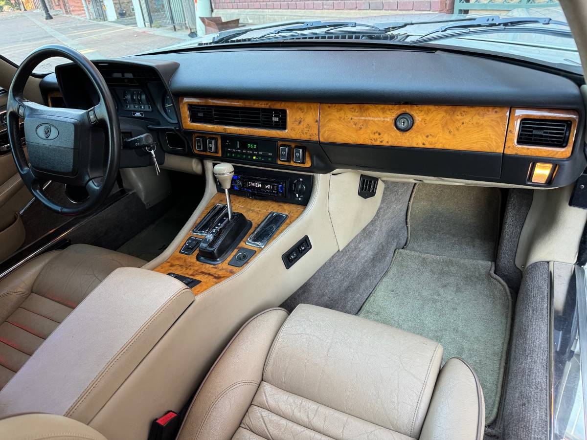 Jaguar-xjs-classic-collection-coupe-1991-white-12