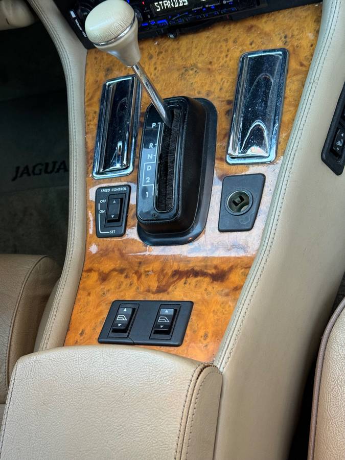 Jaguar-xjs-classic-collection-coupe-1991-white-13