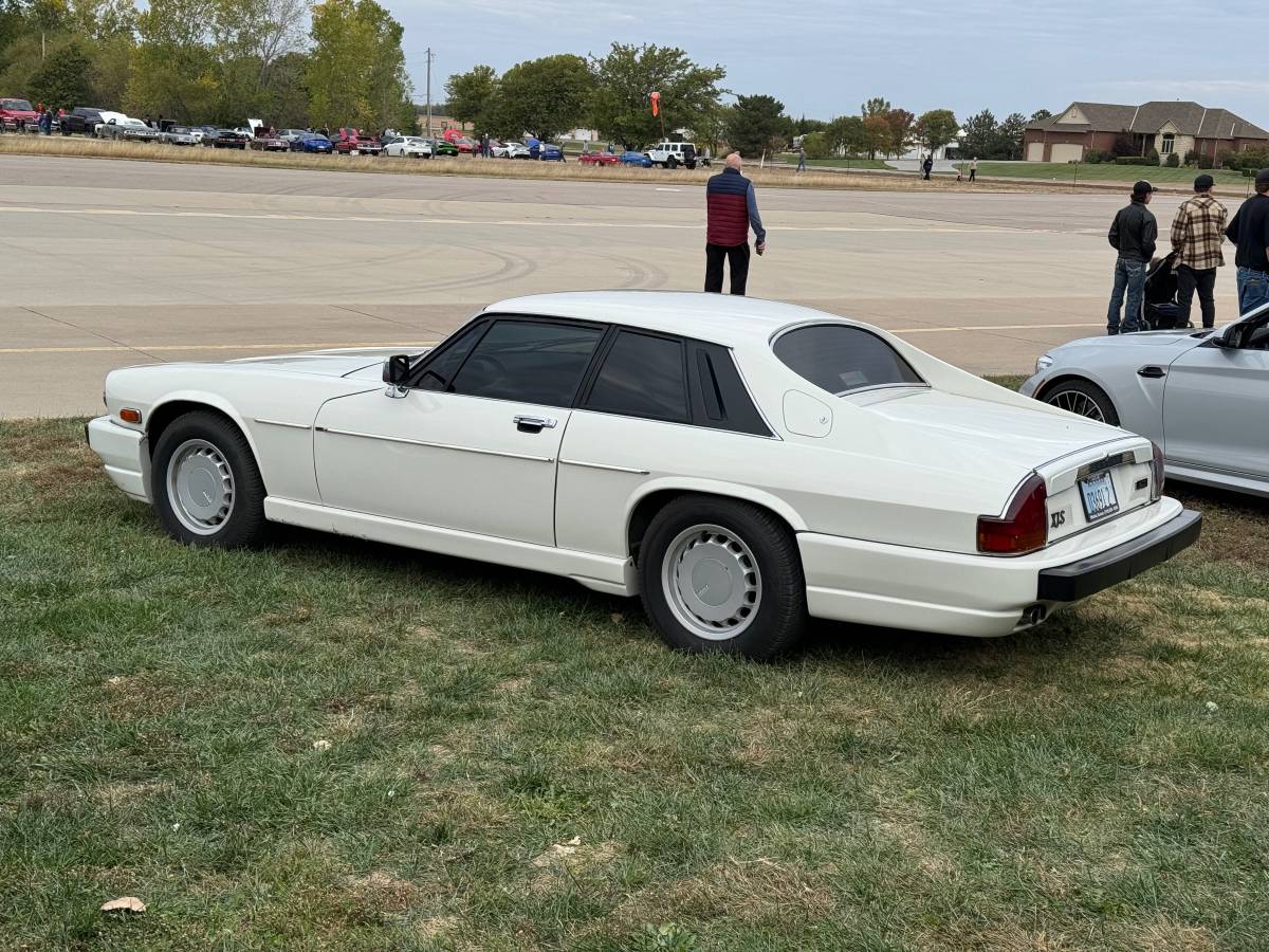 Jaguar-xjs-classic-collection-coupe-1991-white-17