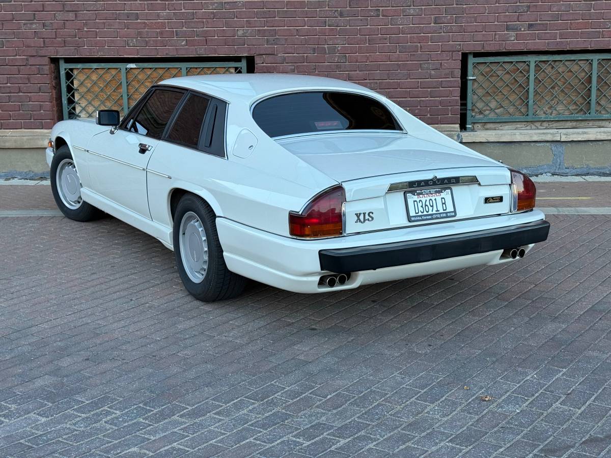 Jaguar-xjs-classic-collection-coupe-1991-white-3