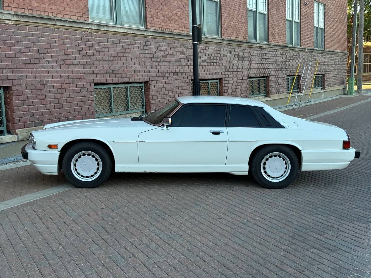 Jaguar-xjs-classic-collection-coupe-1991-white-4