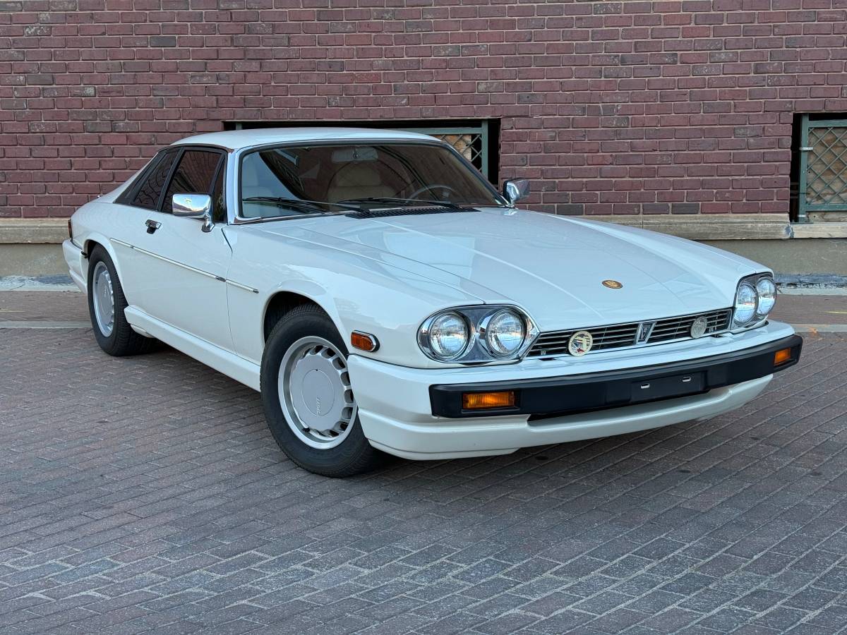 Jaguar-xjs-classic-collection-coupe-1991-white
