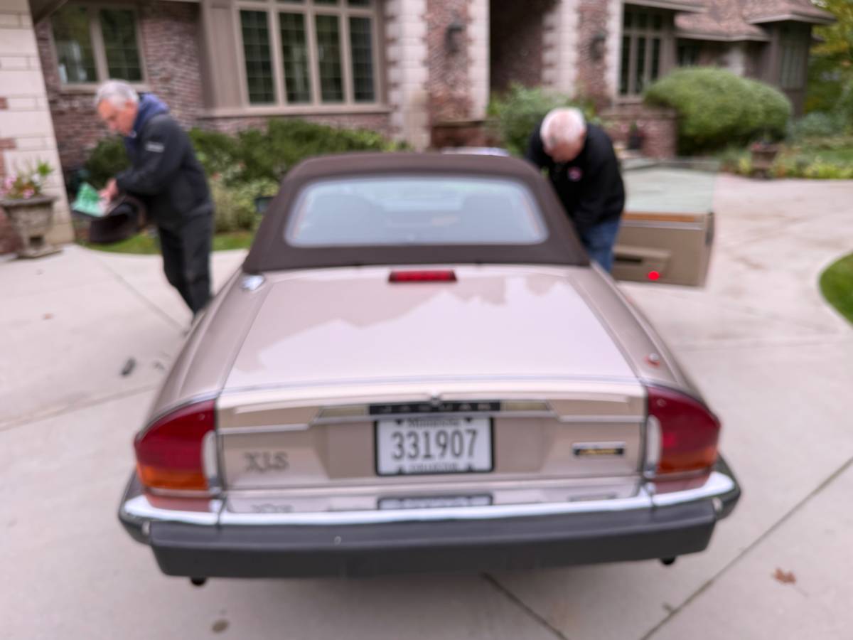 Jaguar-xjs-rouge-1991-custom-16