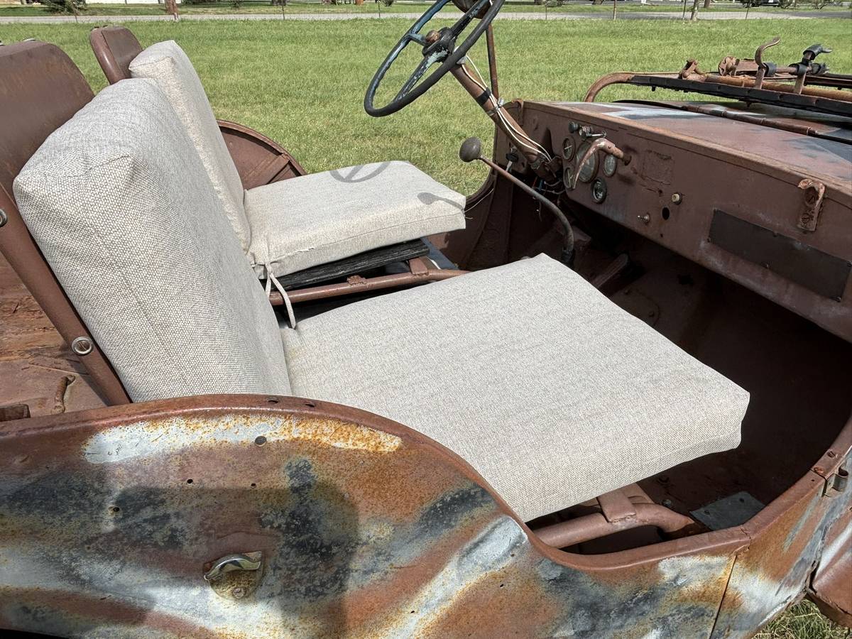 Jeep-1946-brown-10