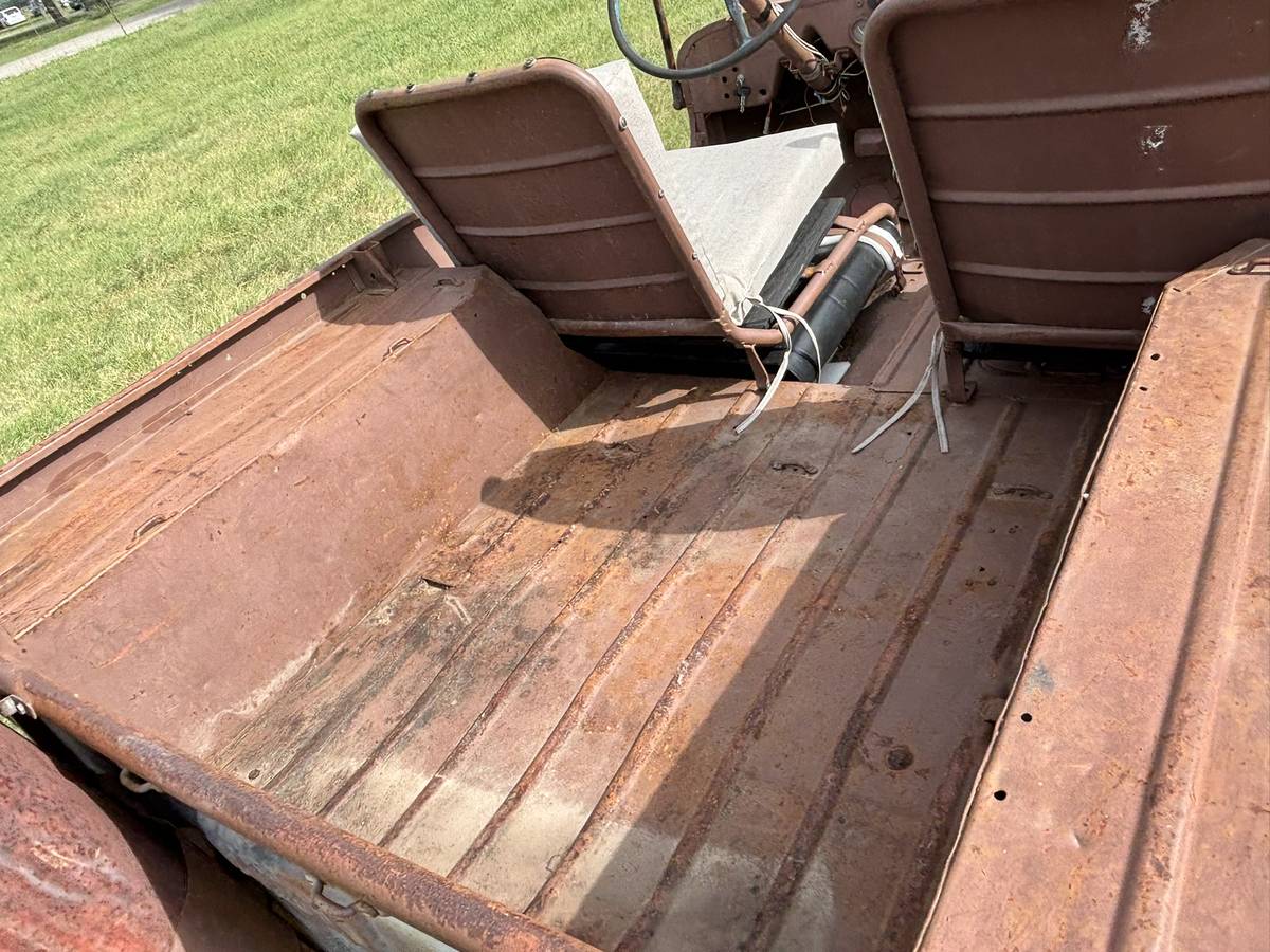 Jeep-1946-brown-11