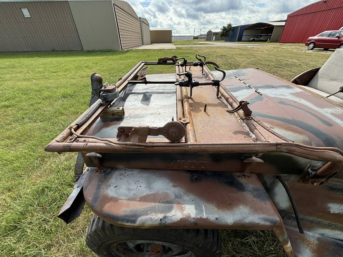 Jeep-1946-brown-16