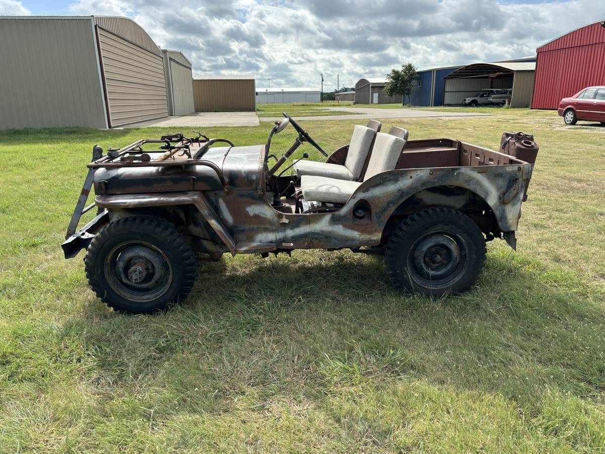 Jeep-1946-brown-4