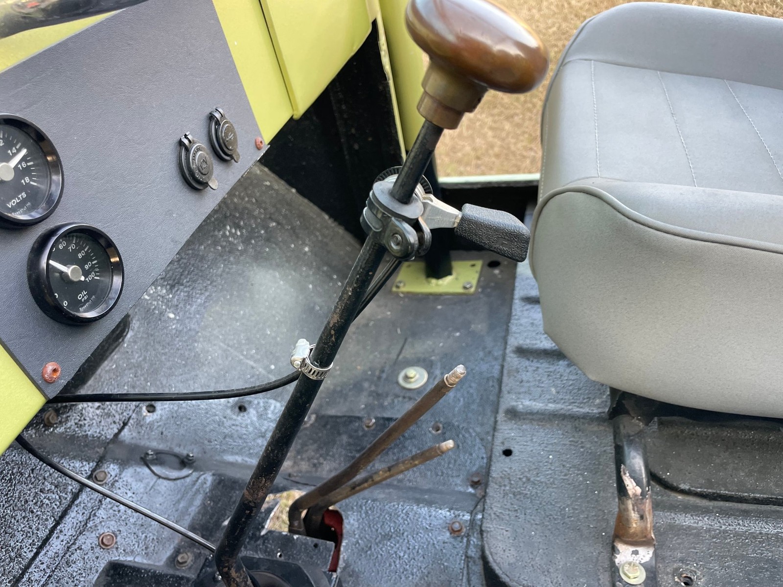 Jeep-CJ-1971-16