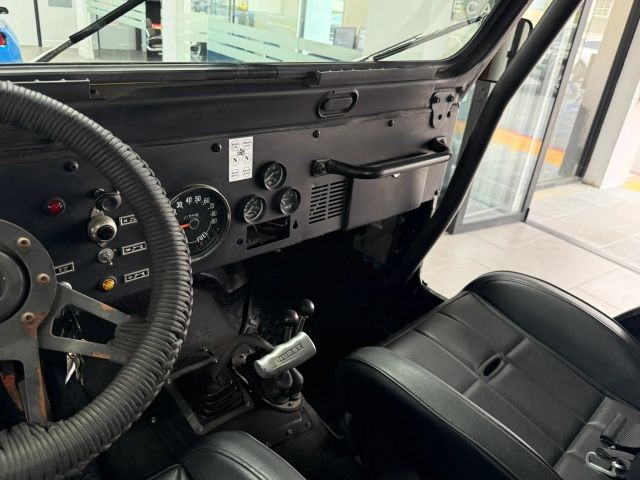 Jeep-CJ-1975-12