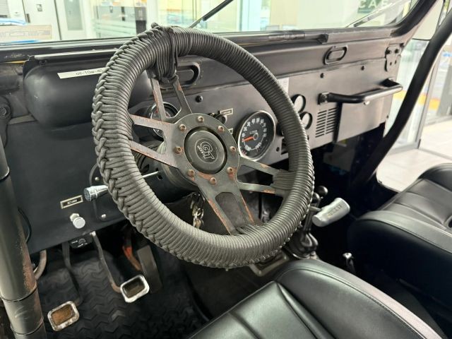 Jeep-CJ-1975-13