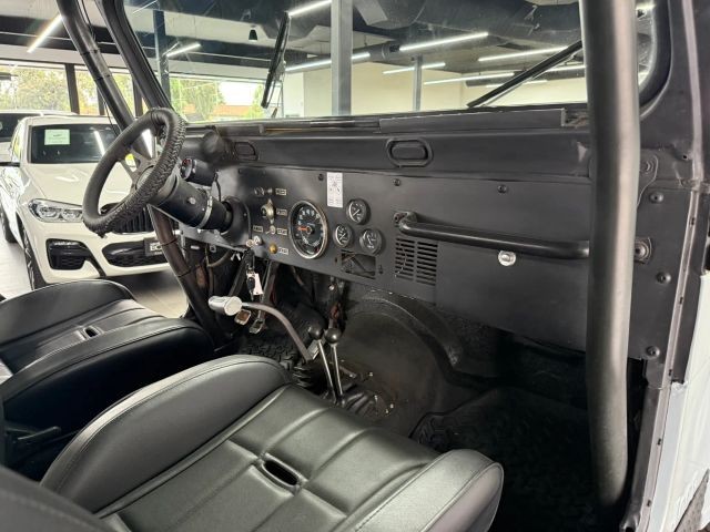 Jeep-CJ-1975-15