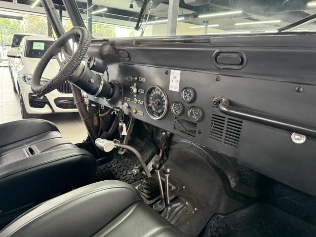 Jeep-CJ-1975-18