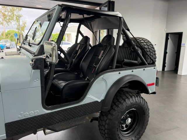Jeep-CJ-1975-8