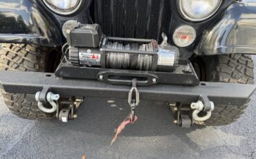 Jeep-CJ-1981-SUV-12