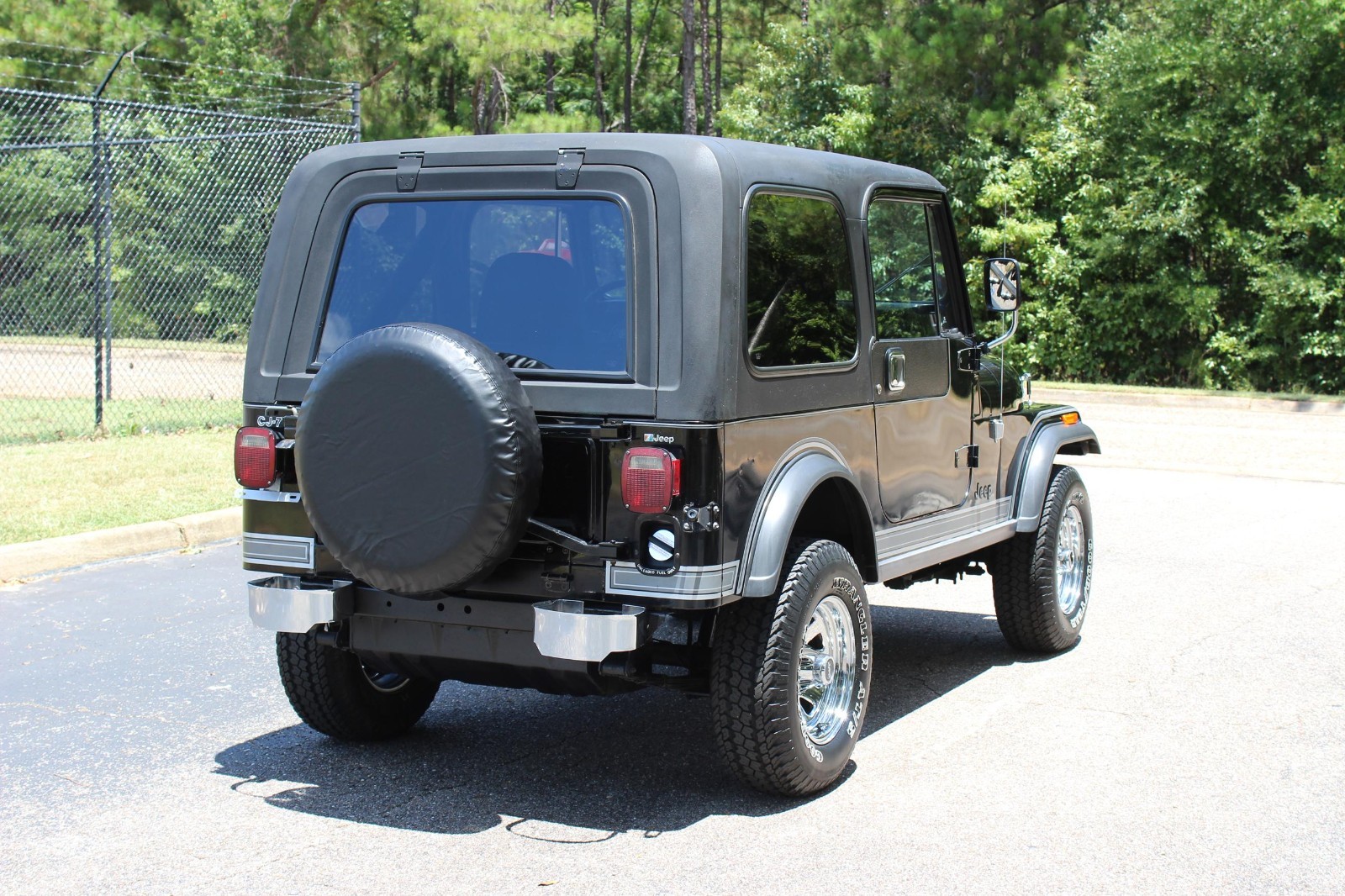 Jeep-CJ-1983-SUV-11