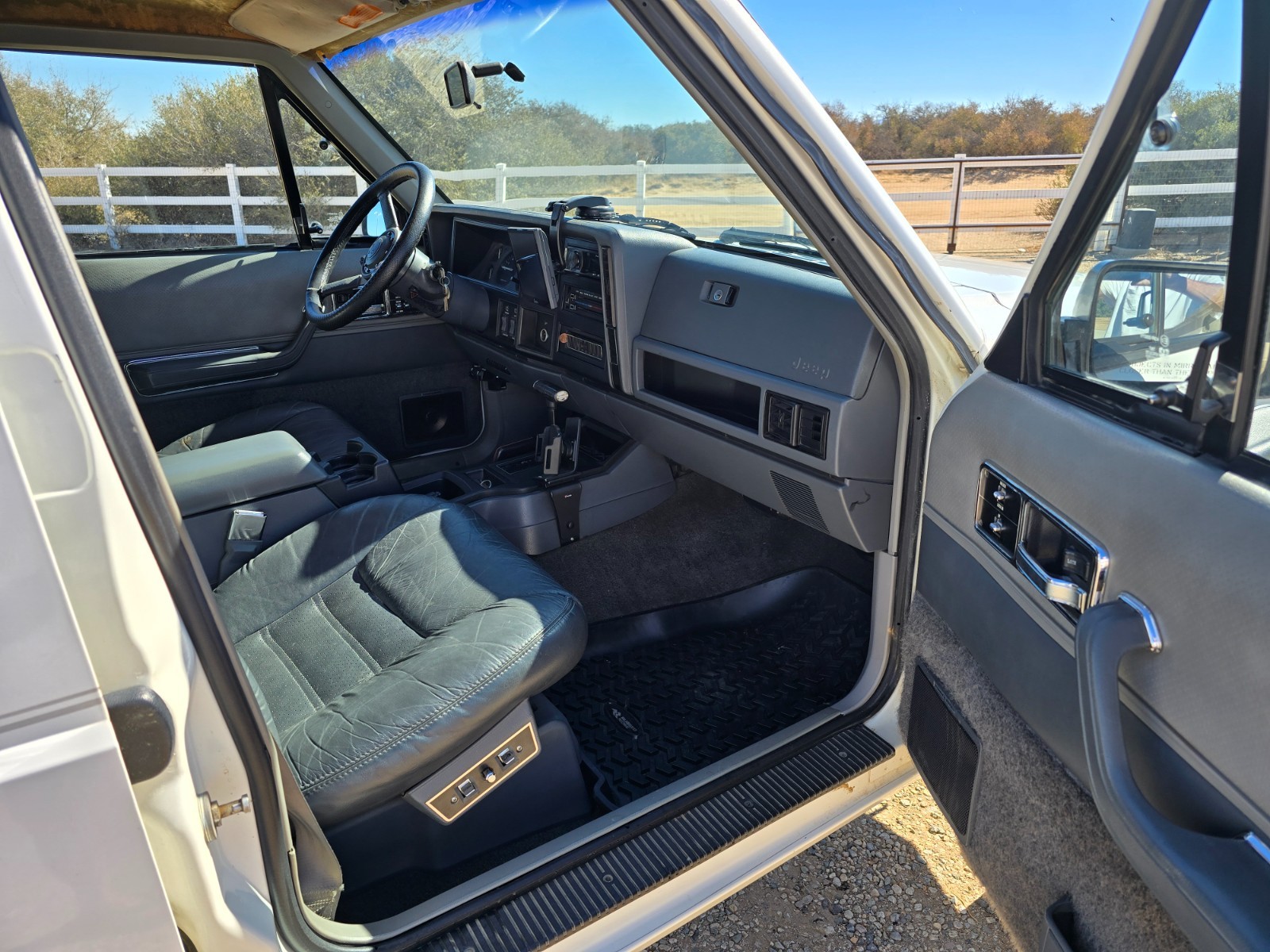 Jeep-Cherokee-1989-SUV-10