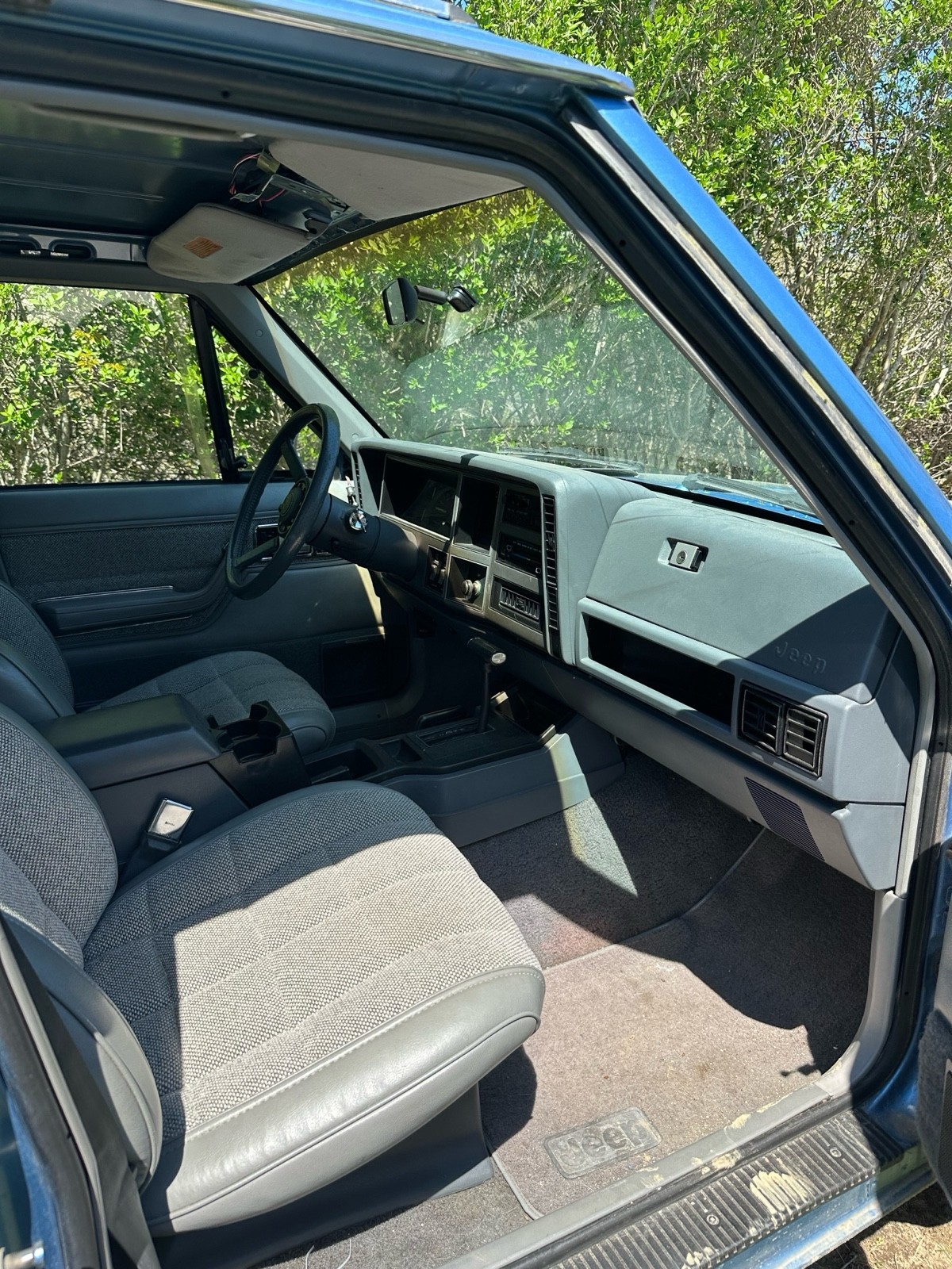 Jeep-Cherokee-1990-SUV-6