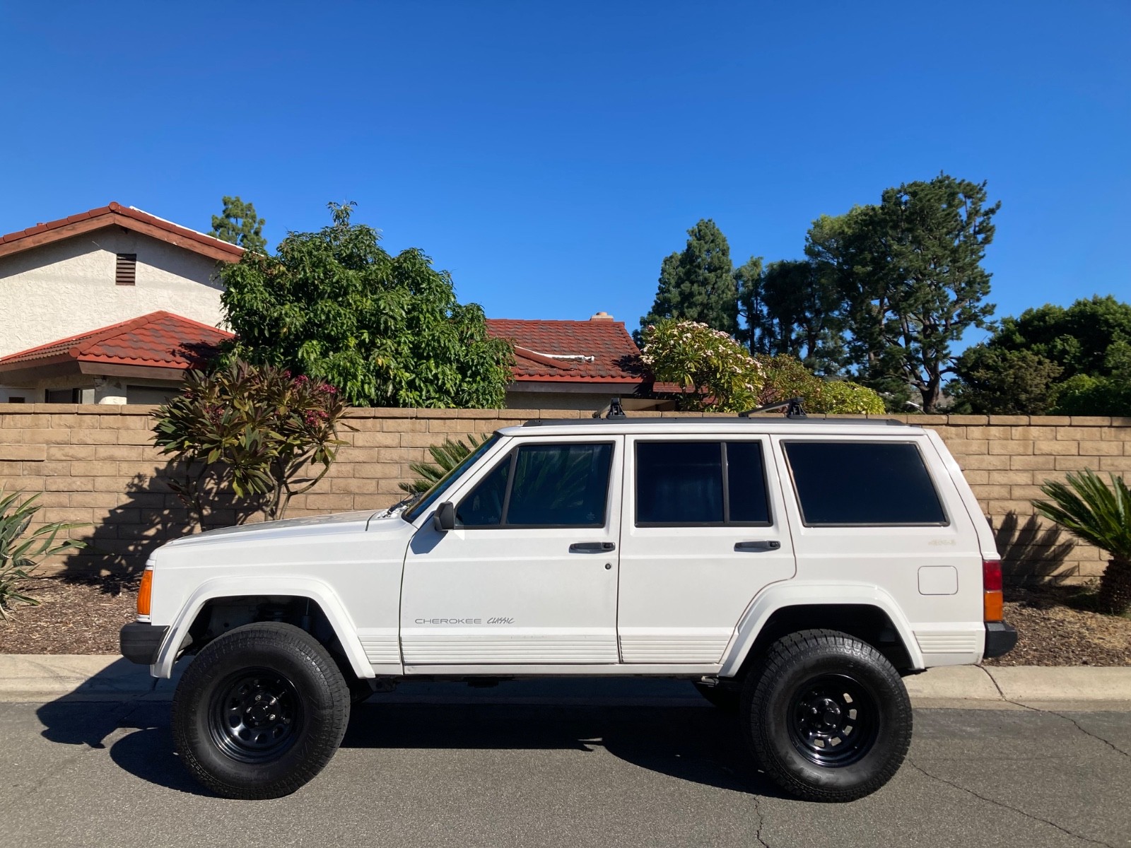 Jeep-Cherokee-1996-SUV-1