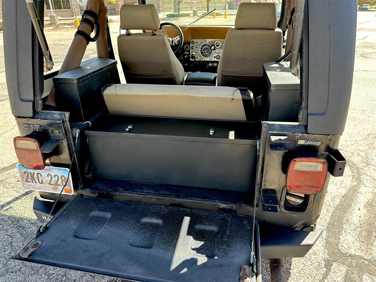 Jeep-Cj7-1979-Black-Black-2