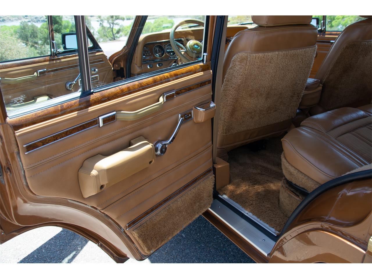 Jeep-Grand-wagoneer-1985-Sand-Tan-11