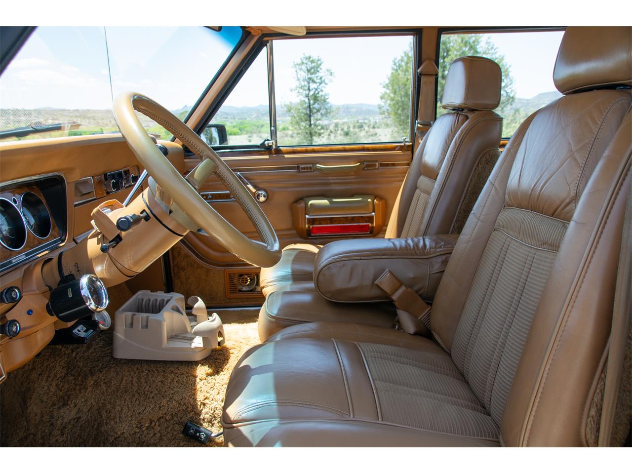 Jeep-Grand-wagoneer-1985-Sand-Tan-19