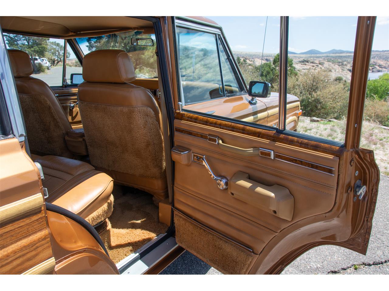 Jeep-Grand-wagoneer-1985-Sand-Tan-23