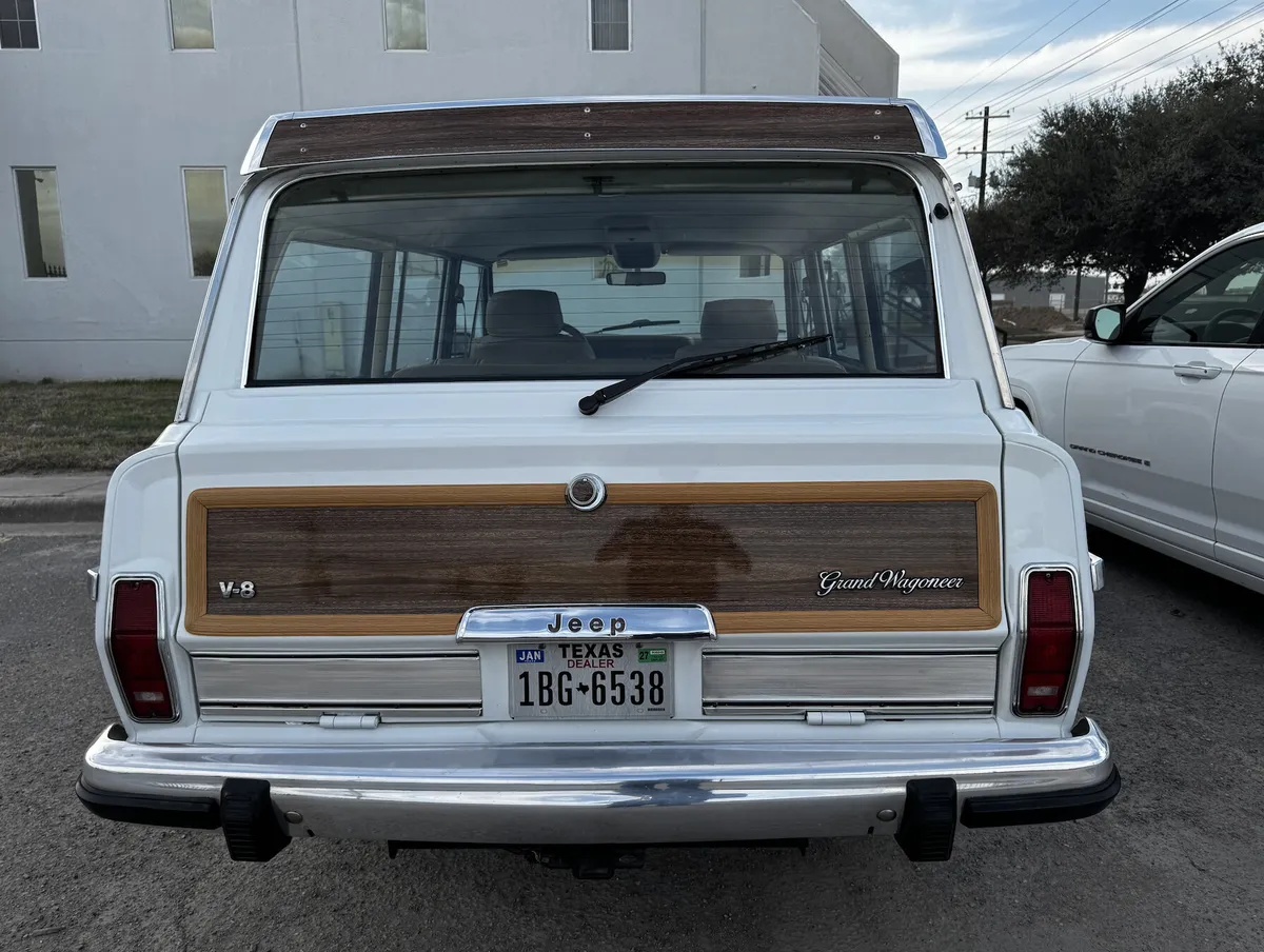 Jeep-Grand-wagoneer-1989-White-Tan-1