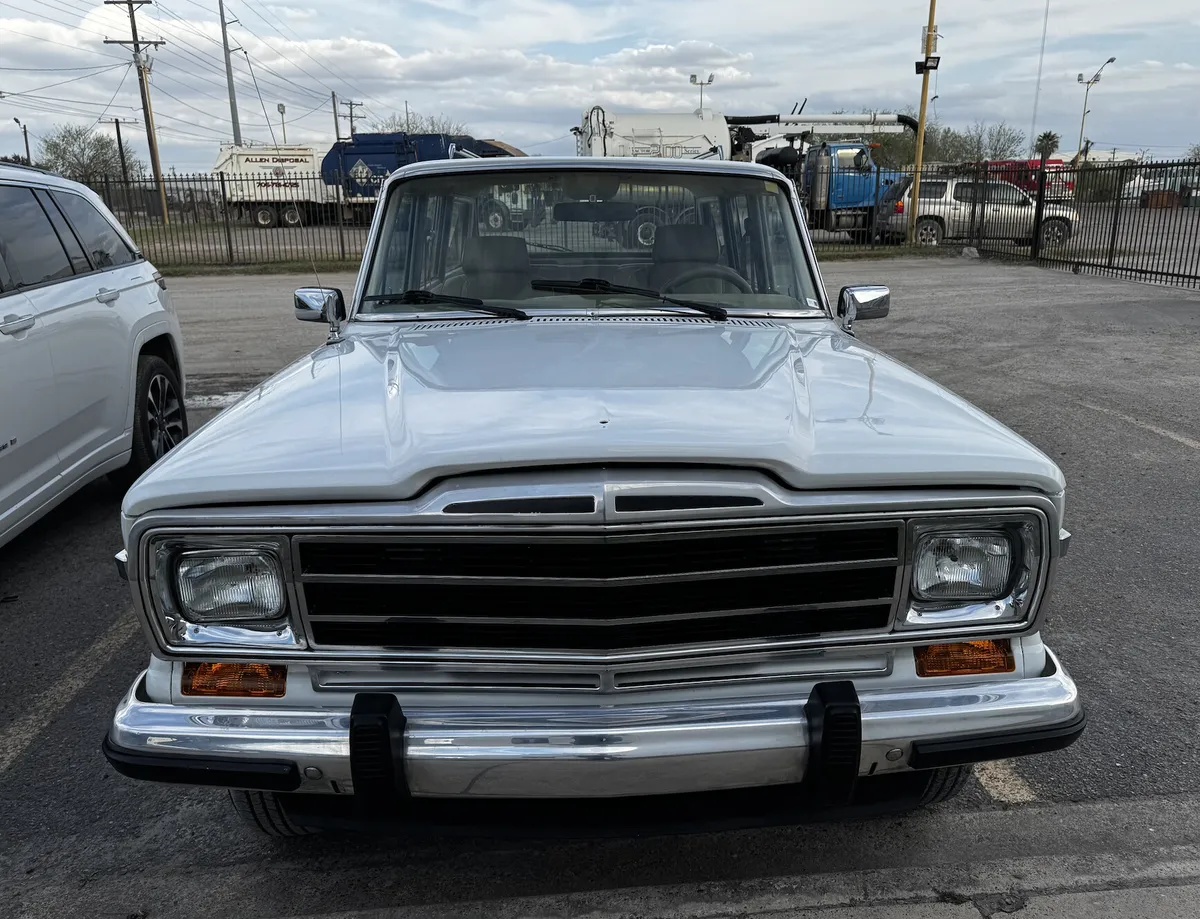 Jeep-Grand-wagoneer-1989-White-Tan-2