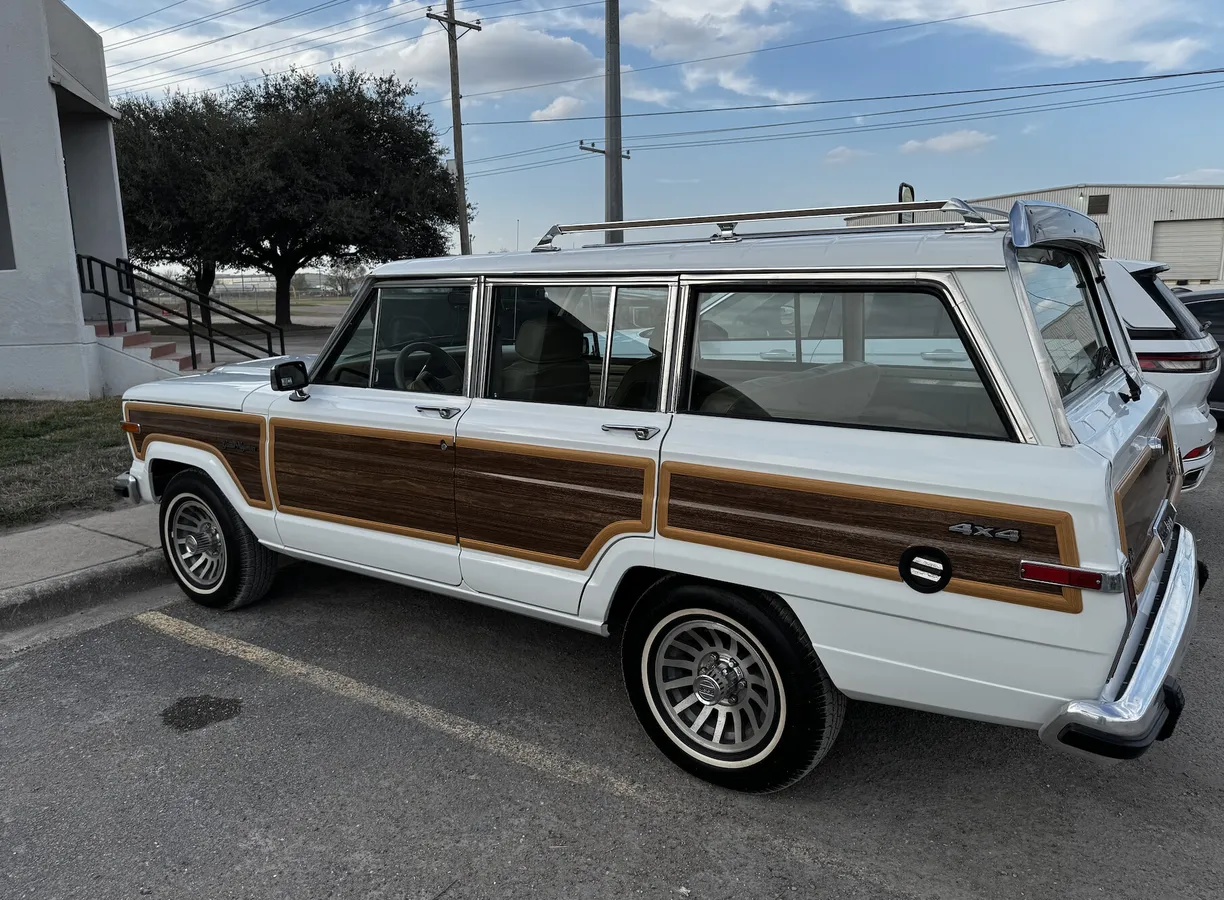 Jeep-Grand-wagoneer-1989-White-Tan-5