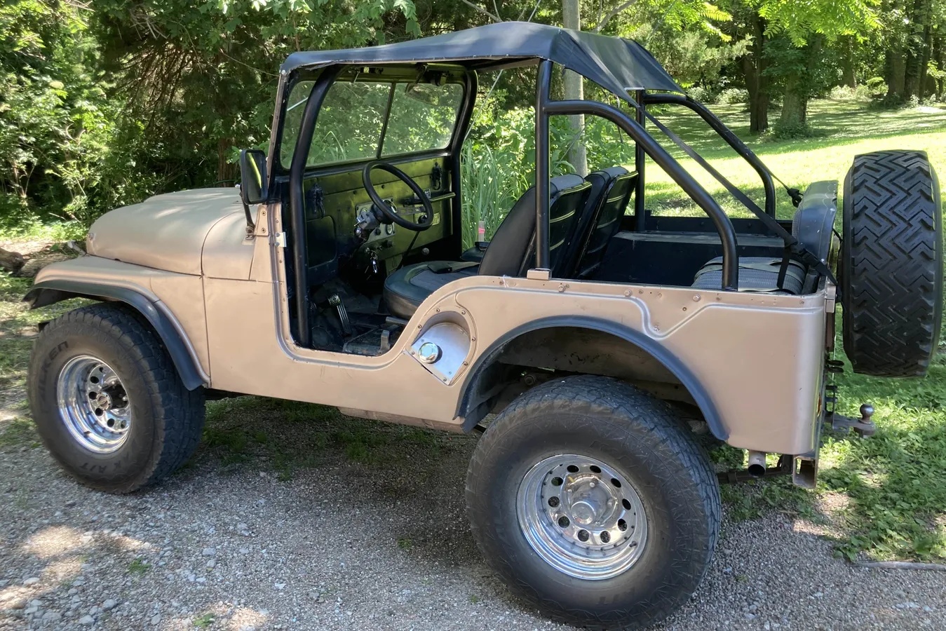 Jeep-M38a1-willys-md-1964-Tan-Black-12