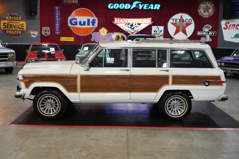 Jeep-Other-1989-White-Burgundy-13