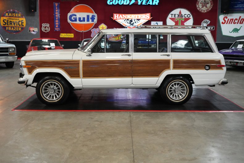 Jeep-Other-1989-White-Burgundy-15